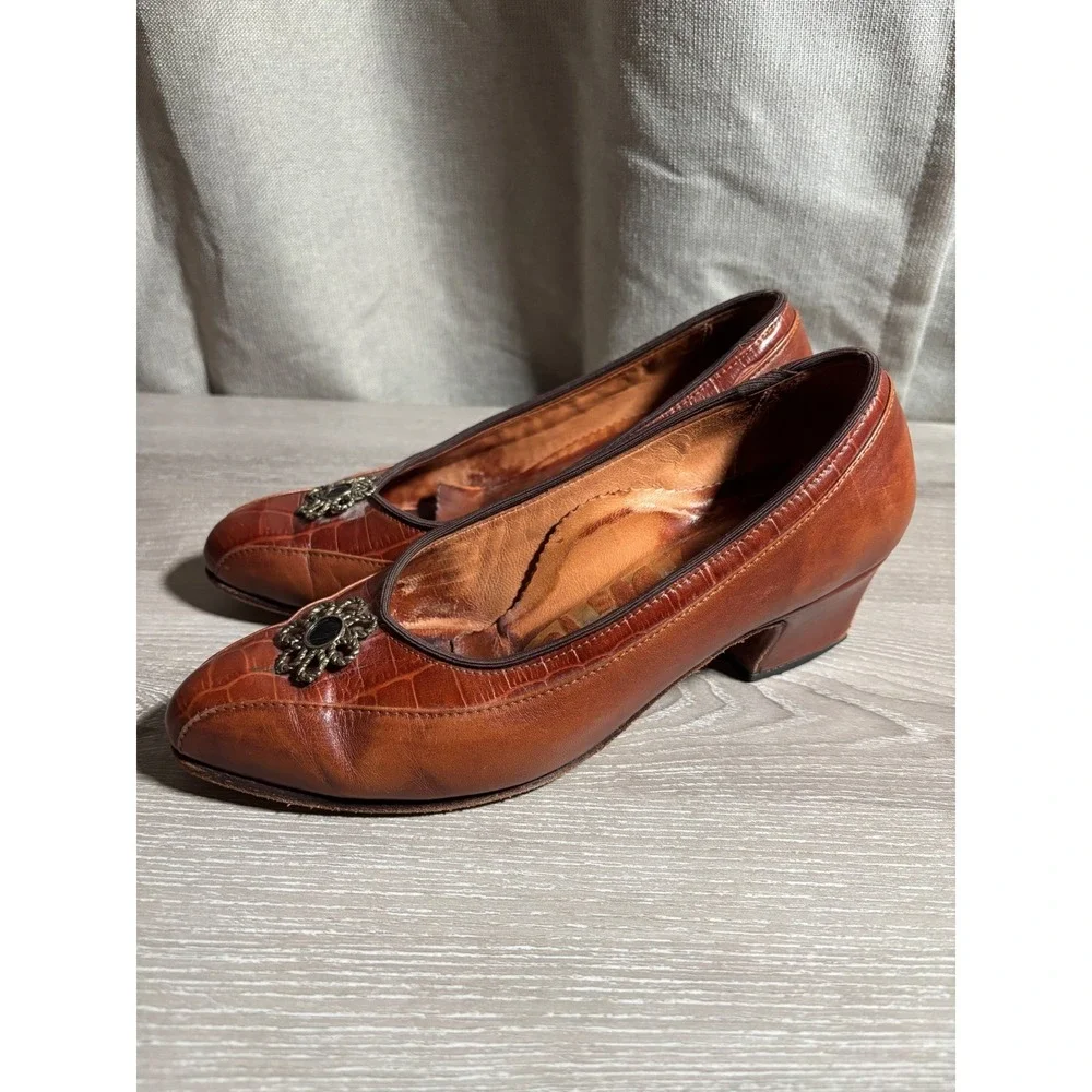 Elias Vintage Size 6 Brown Leather Croc Embossed Medallion Block Heel Pumps boho
